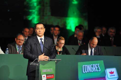 Victor Ponta román miniszterelnök, a Szociáldemokrata Párt (PSD) elnöke a  Romániai Magyar Demokrata Szövetség (RMDSZ) 12. kongresszusán Kolozsváron 2015. április 17-én. MTI Fotó: Biró István