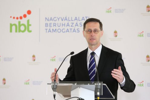 Photo: József Eisenmann/Ministry for National Economy