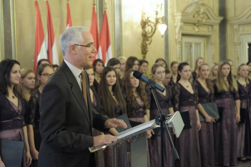 Balog Zoltán megköszönte azt a bátor kiállást, amelyet Kodály Zoltánné a mindennapos éneklés meghonosítása mellett vállalt Fotó: Bartos Gyula/EMMI