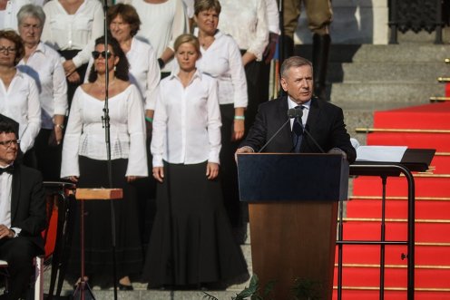 Fotó: Dévényi Veronika és Szabó Lajos zászlós