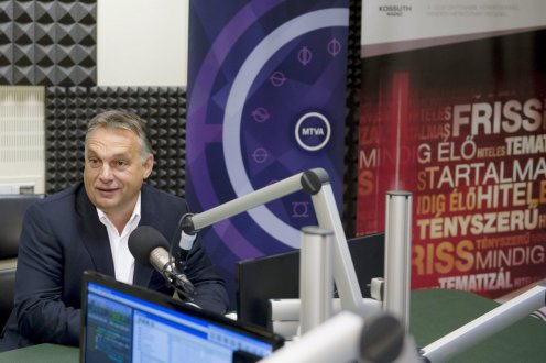 Orbán Viktor miniszterelnök a Magyar Rádió stúdiójában, ahol interjút ad a Kossuth Rádió 180 perc című műsorában 2015. október 2-án Fotó: Koszticsák Szilárd/MTI