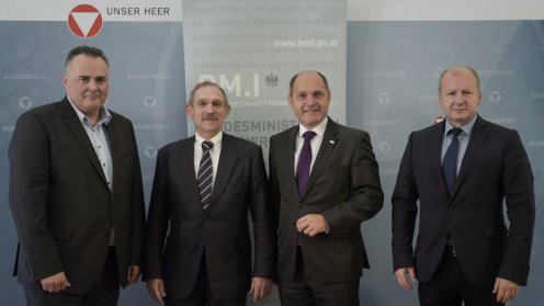 Hans Peter Doskozil, Pintér Sándor, Wolfgang Sobotka és Simicskó István Fotó: Pusch/HBF