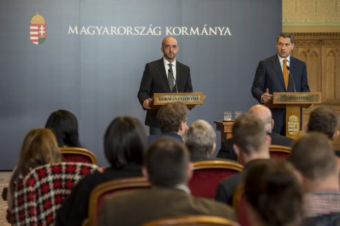 105,000 registered farmers may bid at the land auctions. Photo: Károly Árvai/kormany.hu