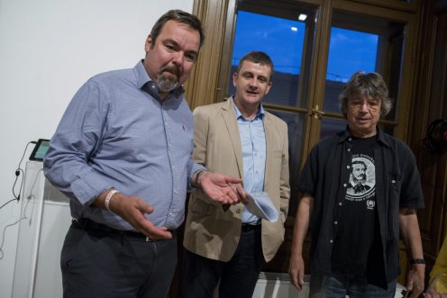 L. Simon László parlamenti államtitkár, Bajnai Zsolt, az NKA Cseh Tamás Program Ideigleges Kollégiumának vezetője és Bródy János zeneszerző. Fotó: Kallos Bea, MTI