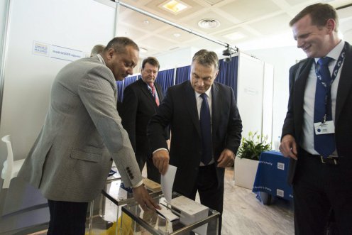 Prime Minister Viktor Orbán (R2) casts his vote on the second day of the European People’s Party’s leadership election congress in Madrid.  Photo: Balázs Szecsődi/Prime Minister’s Office