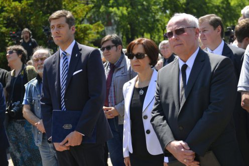 Szilágyi Péter, Pirityiné Szabó Judit, a Nemzetpolitikai Államtitkárság kapcsolattartási főosztályvezetője és Hajnal Jenő, a Magyar Nemzeti Tanács elnöke Fotó: Molnár Edvárd/MTI