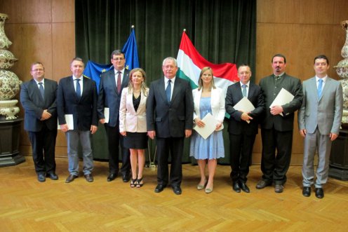 Dr. Bognár Lajos, Dr. Szinay Attila, Szakáli István Loránd, Tóth Katalin, Dr. Fazekas Sándor, Dr. Kiss Eliza, Román István, Ugron Ákos Gábor, Dr. Feldman Zsolt (fotó: FM)