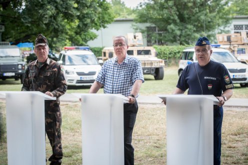 A rendőrség és a honvédség komoly erőkkel készült az új határőrizeti rendszer bevezetésére, amely garantálja a magyar emberek biztonságát és a külső határok védelmét Fotó: Botár Gergely/kormany.hu