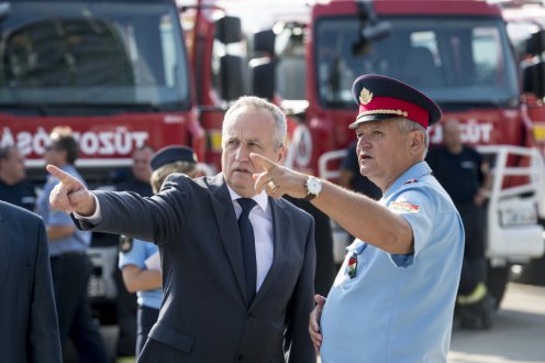 Az új eszközök között tizenöt gépjárműfecskendő van, ezeket a járműveket tűzoltási és műszaki mentési feladatok elvégzésénél is jól lehet alkalmazni Fotó: Árvai Károly/kormany.hu