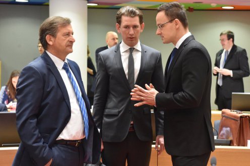 Karl Erjavec szlovén, Sebastian Kurz osztrák külügyminiszter és Szijjártó Péter Fotó: KKM