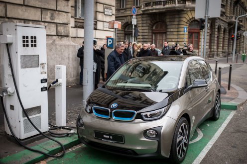 Átadták az első támogatott elektromos autót Fotó: Botár Gergely/kormany.hu