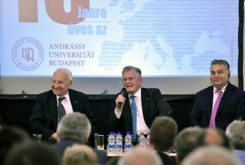 Edmund Stoiber volt bajor miniszterelnök, Erwin Teufel, Baden-Württenberg volt miniszterelnöke és Orbán Viktor Fotó: Máthé Zoltán/MTI