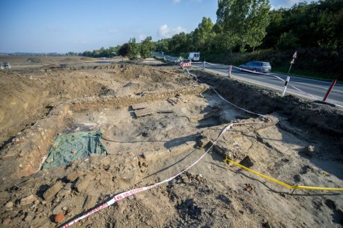 A várost elkerülő út építése közben feltárt, a XIV. században épült gótikus plébániatemplom maradványai Bonyhádon Fotó: Sóki Tamás/MTI