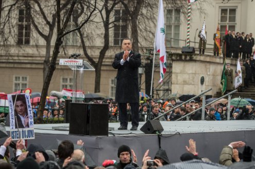 Az ünnep emelkedettsége sem feledteti, hogy a 1919-es hagyomány is velünk él még, bár szerencsére inkább csak pislákol, ha néha hangoskodik is Fotó: Botár Gergely/kormany.hu